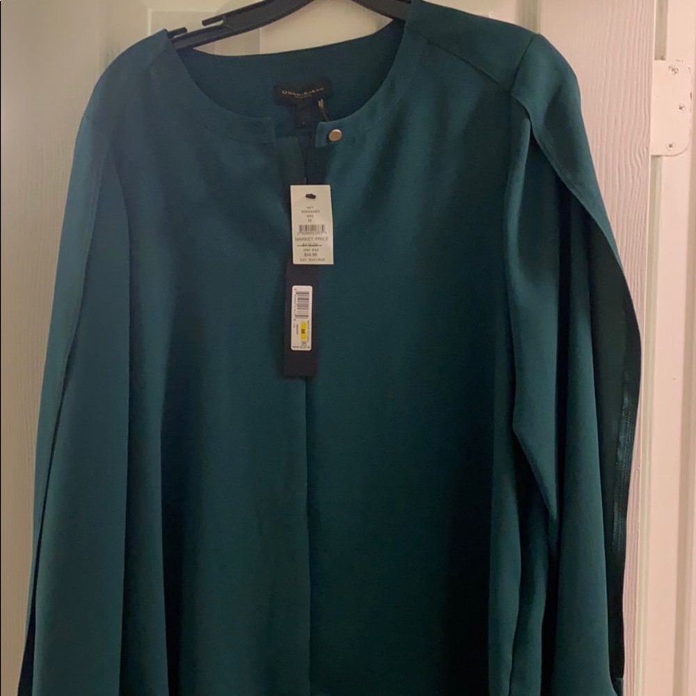 Green blouse / open sleeve